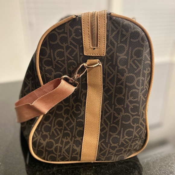 Large Calvin Klein Duffle Bag - Picture 5 of 9